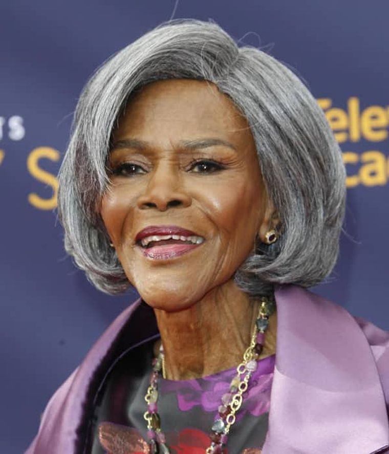 Cicely Tyson szürke haj frizura