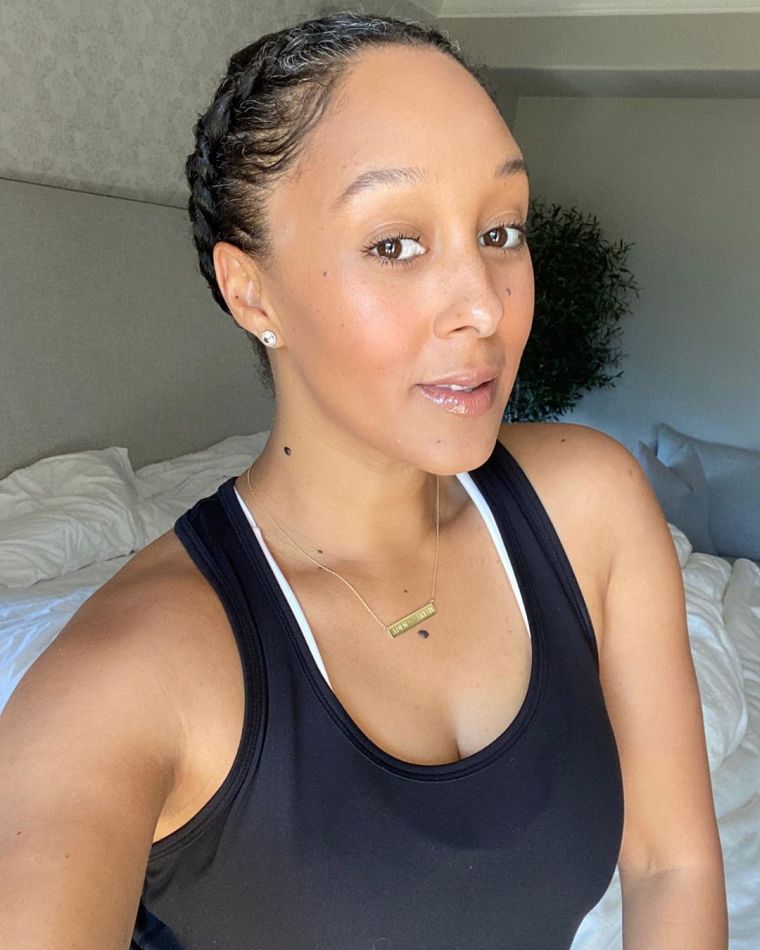 ősz hajú nő frizura Tamera Mowry