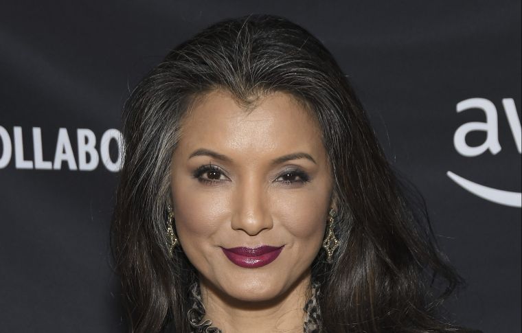 Kelly Hu szürke hajszín trend