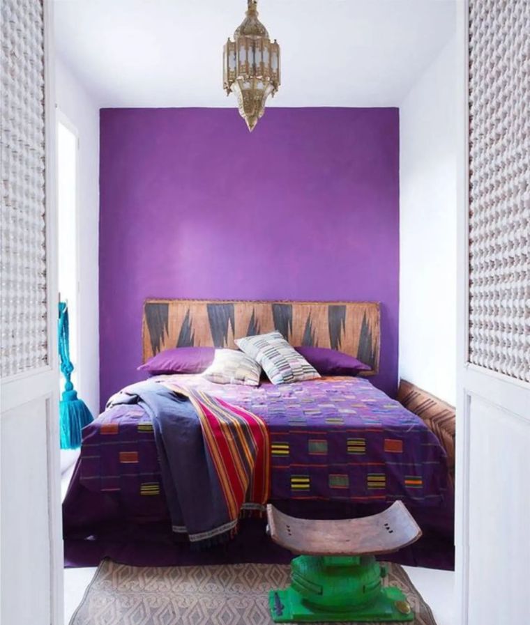purpurinio akcento sienos miegamasis