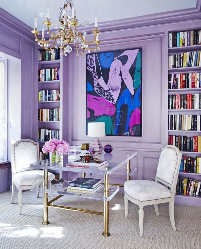 purpurinis svetainės dekoras