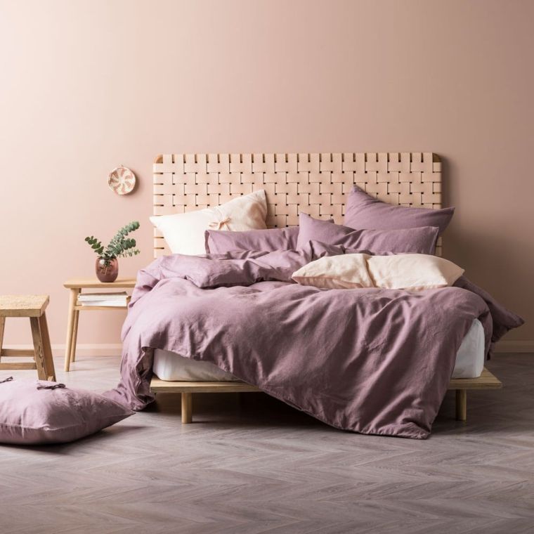 pastelinės violetinės spalvos miegamojo dekoras