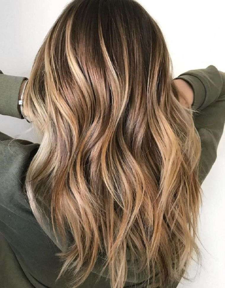 spalva-balayage-trend-vidutinio ilgio plaukai