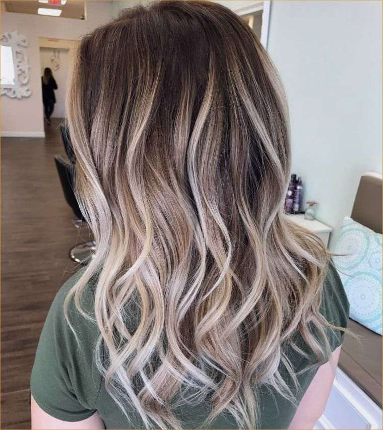 spalvos-tendencija-balayage-blondinės-bangos-2018 m