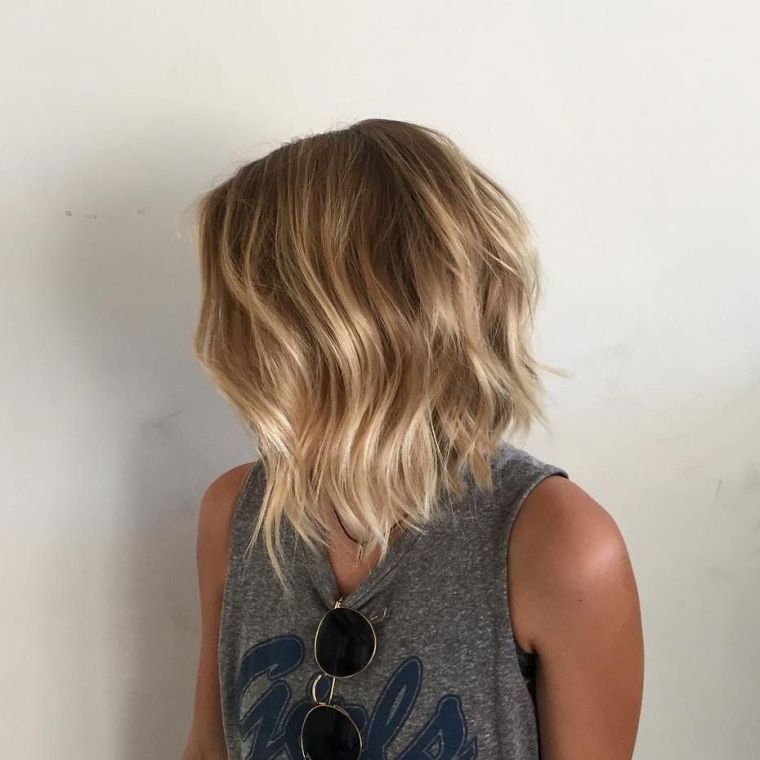 plaukų spalva-tendencija-2018-balayage-blondinė