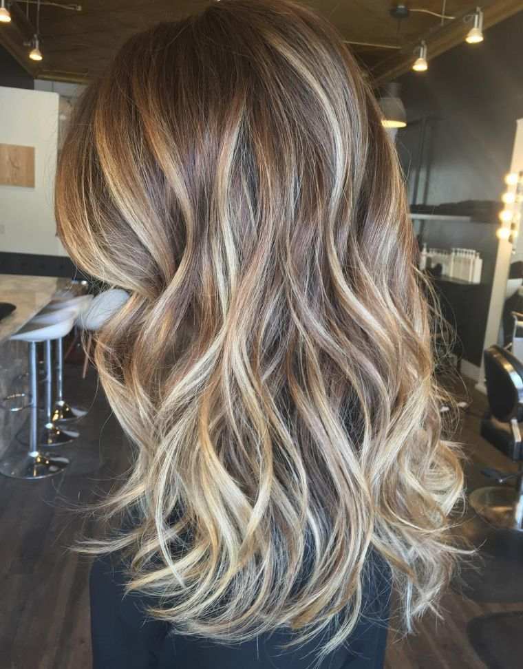 balayage-blondinė-madinga-plaukų spalva