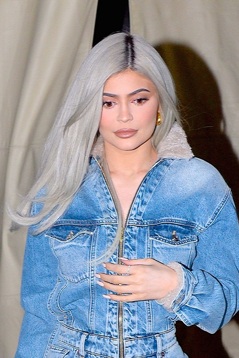Kylie Jenner pilka plaukų spalva