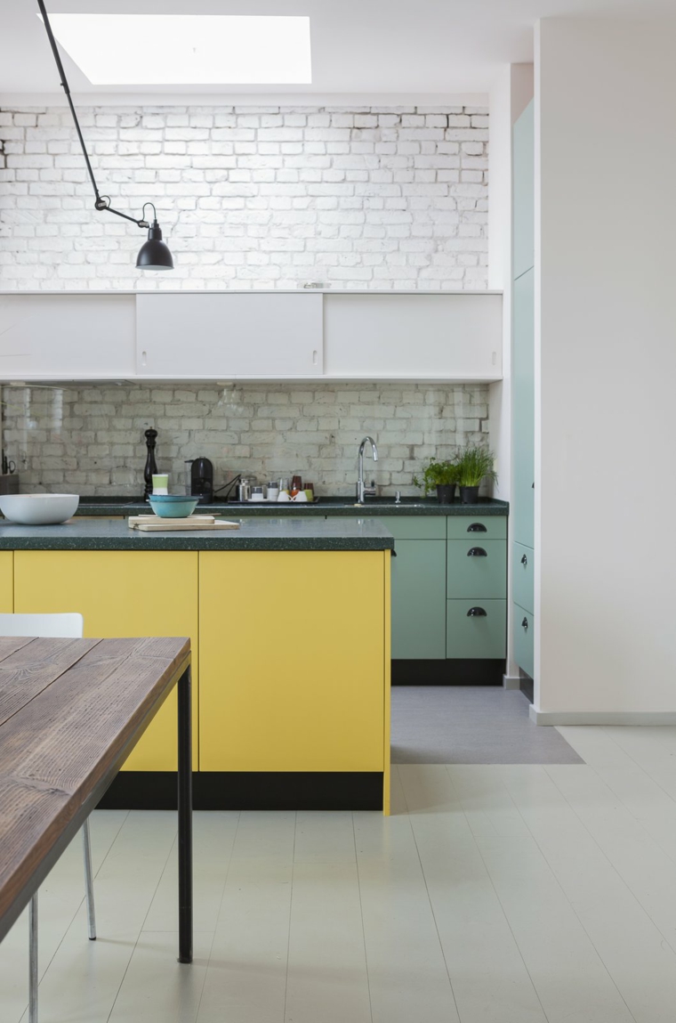 geltona virtuvės salos spalva