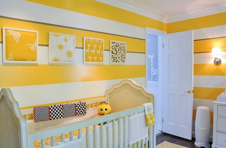 geltonų dažų kūdikio kambarys