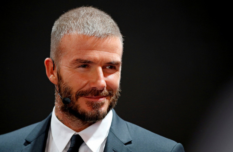 Kietos blondinės David Beckham kirpimas