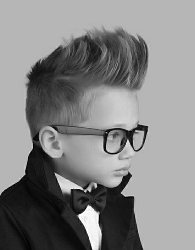 idea taglio di capelli hipster bambino ragazzo capelli lunghi fino alle spalle