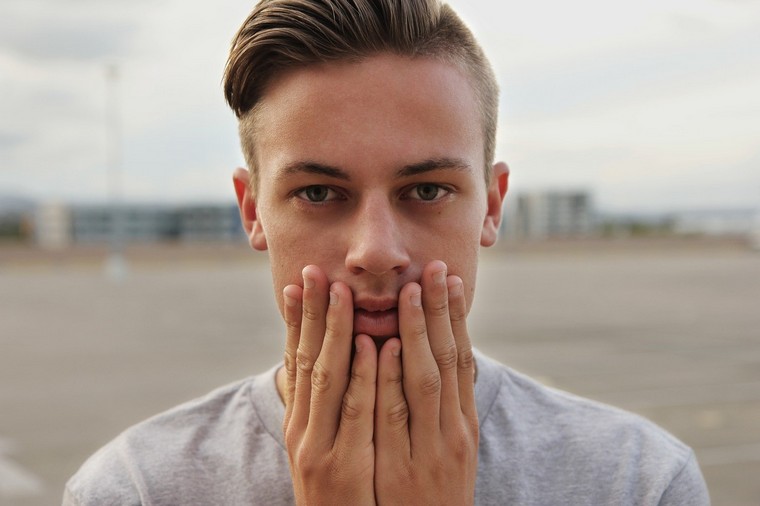 man-undercut-pompadour