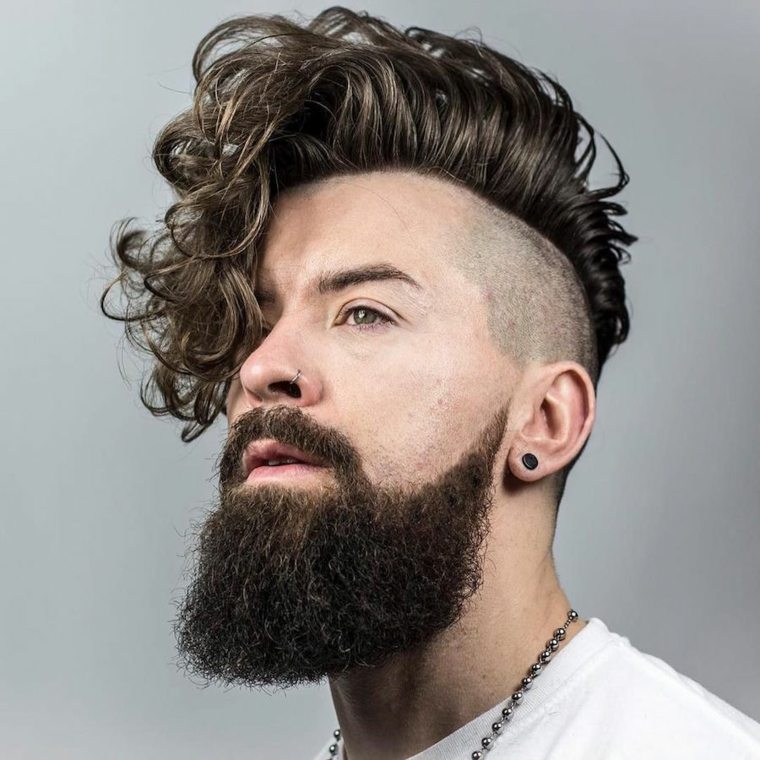 hajvágás göndör férfiak modern trend szakállas férfi