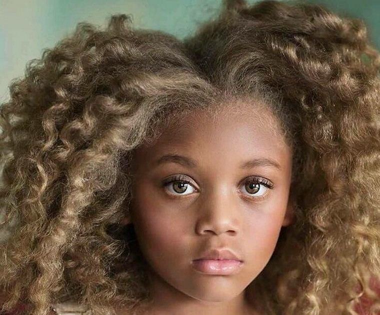 kirpta-grand-girl-hair-curls