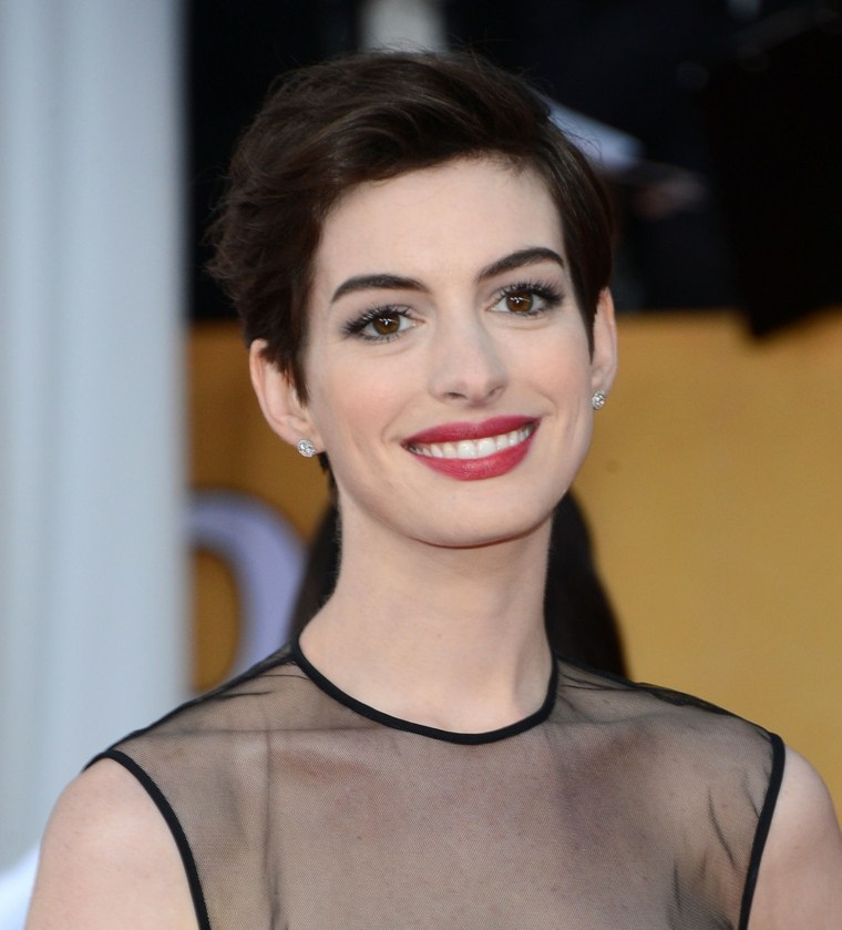 pixie cut anne hathaway