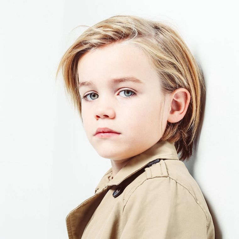 Taglio di capelli da bambino di Brad Pitt