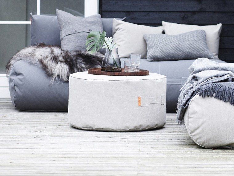 arredo esterno idea cuscini pouf giardino paesaggistico