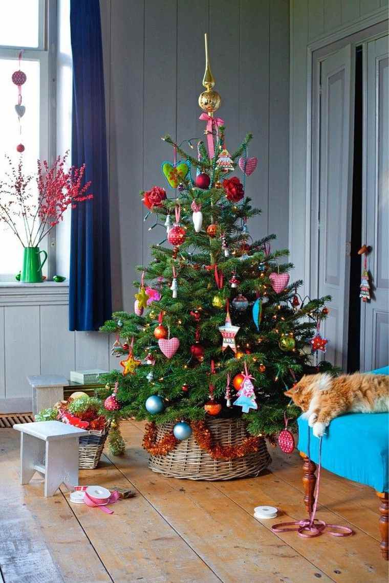 Idee per la decorazione naturale della copertura dell'albero di Natale