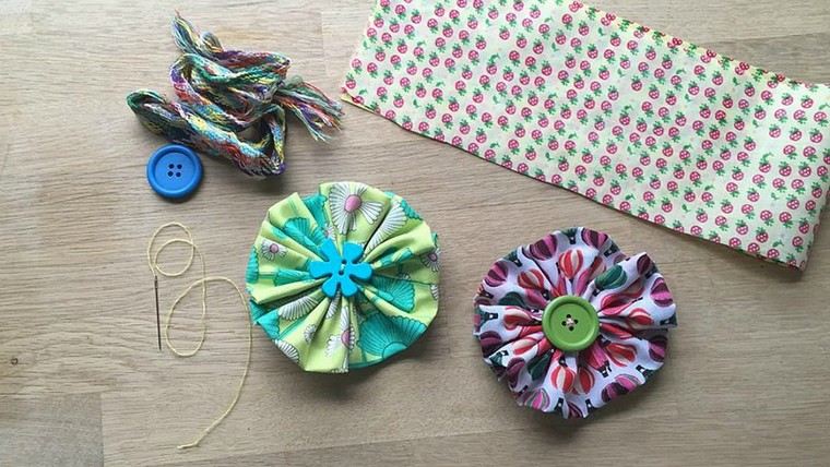 creazione tessuto fiori idea bottone progetto cucito fai da te idea originale