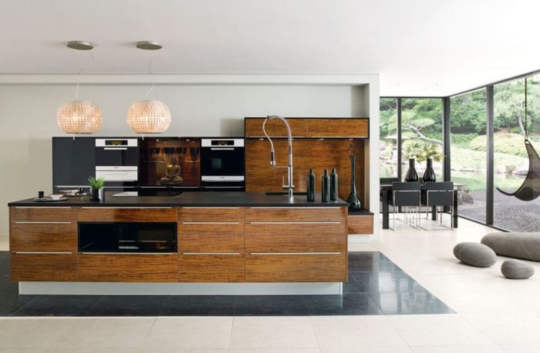 cucina-con-isola-splash-backsplash-legno-natura