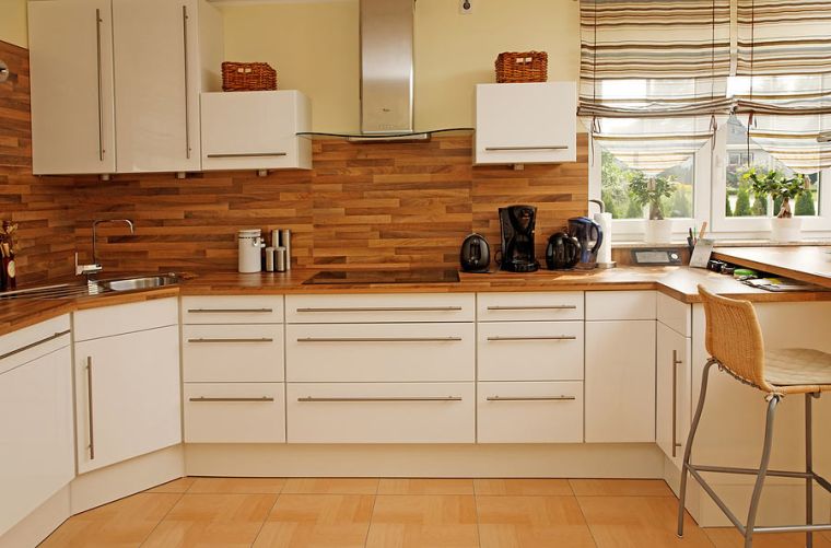 白-キッチン-装飾-木材-バックスプラッシュ