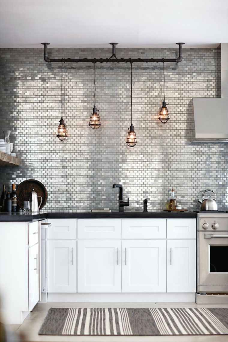 paraspruzzi-cucina-moderna-design-colore-argento-piastrelle-piccole