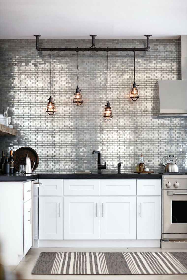 splashback-modern-konyha-design-szín-ezüst-kis-csempe