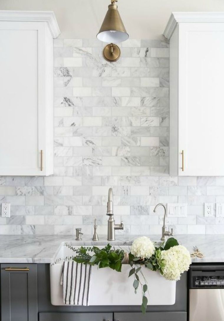 splashback-konyha-design-modern-márvány-fehér-szürke-belső