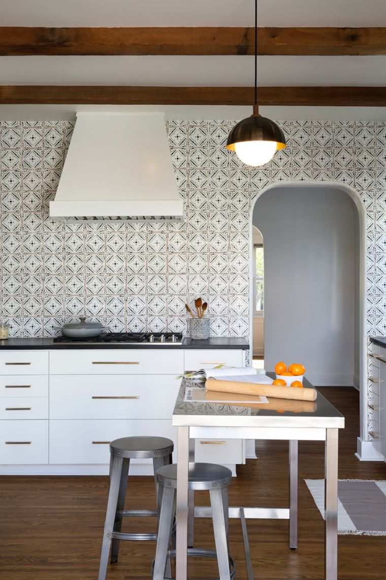 paraspruzzi-per-cucina-moderna-in-bianco-e-deco-moderna