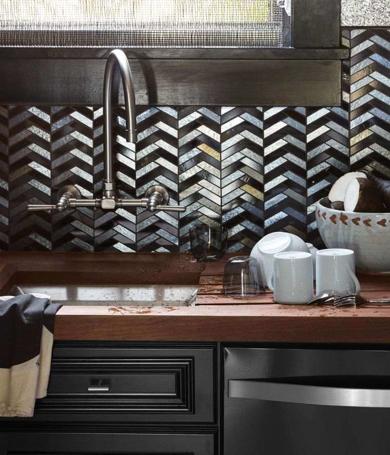 paraspruzzi-arredo-parete-cucina-moderna-in-bianco-e-nero