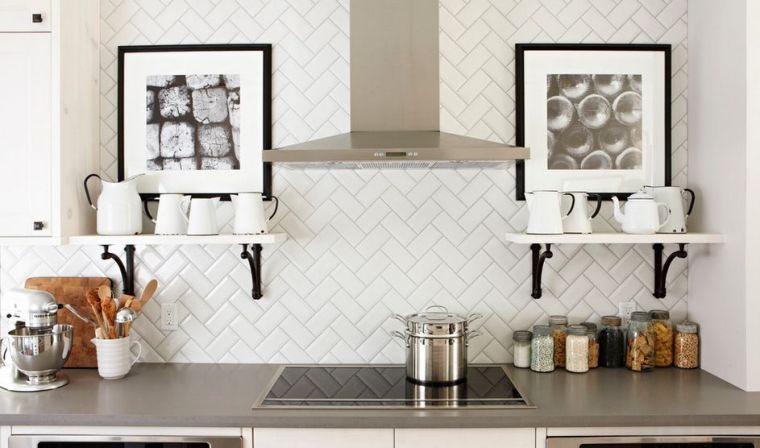 backsplash-kitchen-white-deco-modern-virtuvė-plytelės-chevron