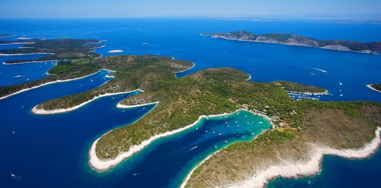 krstarenje mediteranskim zaljevom-Palmizana-lice-Hvar-Hrvatska