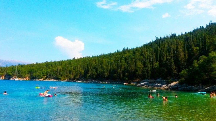 Mediteranska plaža krstarenje-foki-cefalonija-kefalonija-grčka