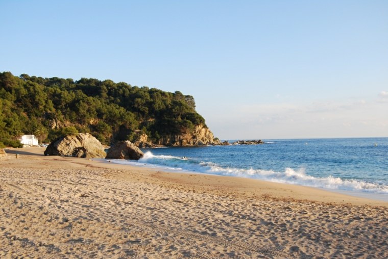 Mediterrán hajóút Cala-Canyelles-direction-Tossa-Mar-homokos-strand-Lloret-del-mar