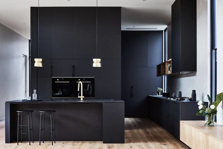 black-kitchen-deco-idea-with-central-island-touches-of-wood