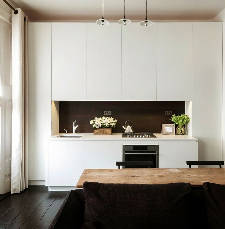 bijeli kuhinjski namještaj suvremenog dizajna