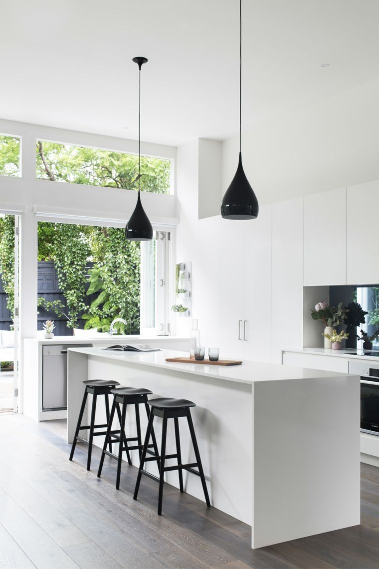 modernios virtuvės dizaino idėja virtuvės salos šviestuvo pakabos kėdės medinės