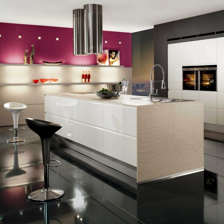 紫白のキッチンデザイン