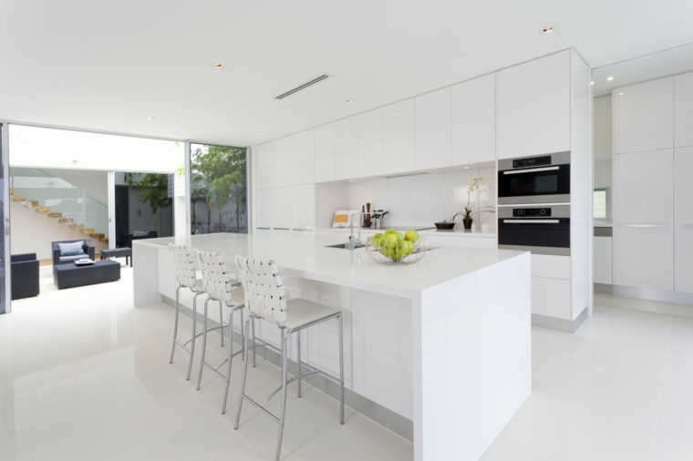 modern, fehér lakkozott konyha