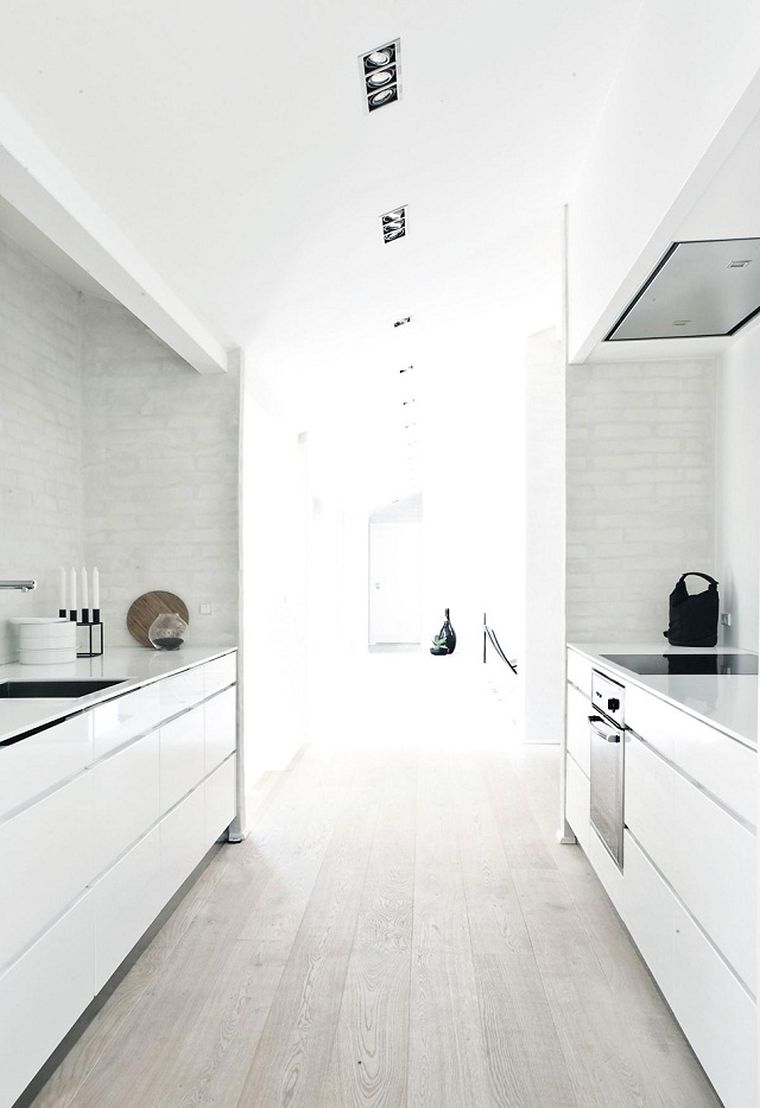 白漆塗りのキッチンプラン-廊下-床-寄木細工