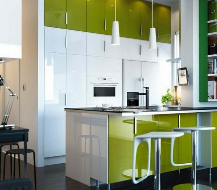 白緑漆塗りのキッチン