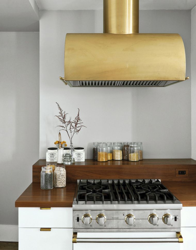 bianco-cucina-legno-piano-cappa-metallo-deco-naturale