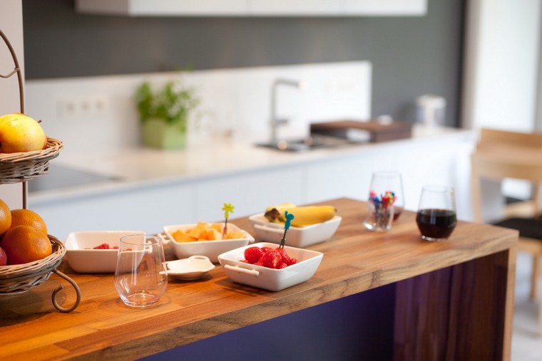 bar-kitchen-in-wood-design-kitchen