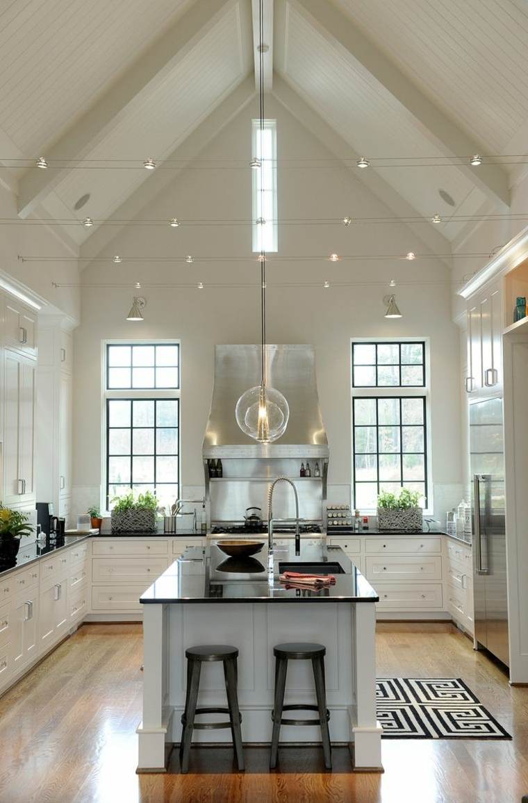 baltos virtuvės dizaino idėjos