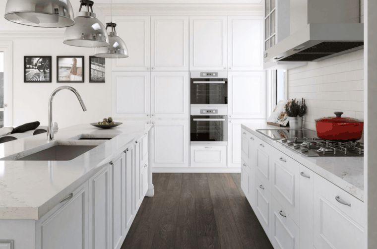 elegantiška šiuolaikiška balta virtuvė