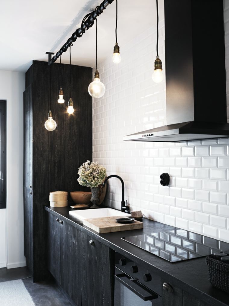 moderni juodo medžio virtuvė