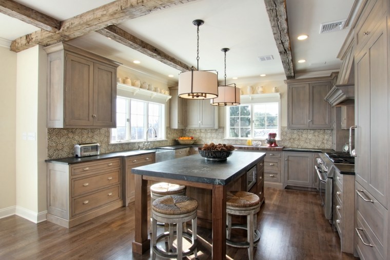 elegantiškas medinis virtuvės dekoras