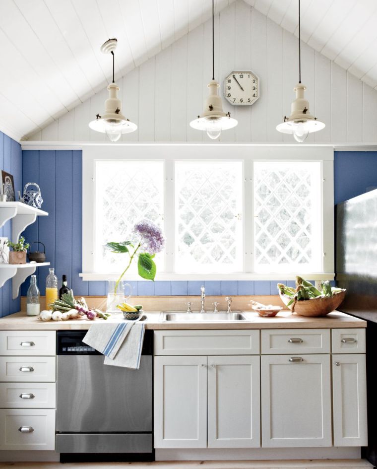 ukrasite malu vikendicu kuhinju morski stil bijela plava boja boje