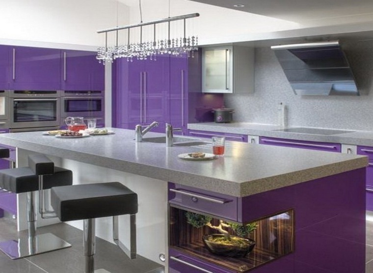 cucina-con-isola-centrale-colore-idea-colore-melanzana