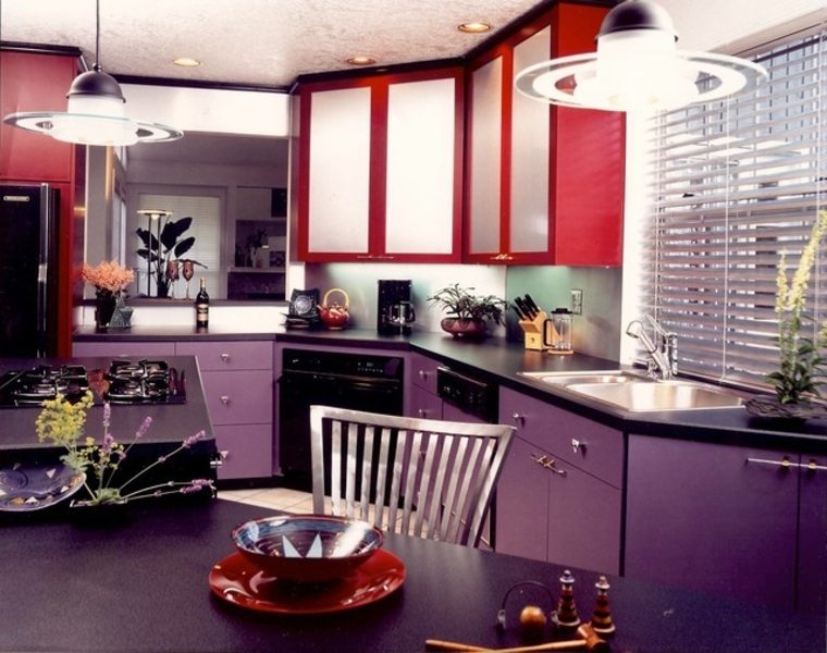 matrimonio colore cucina rosso viola idea originale lampada a sospensione